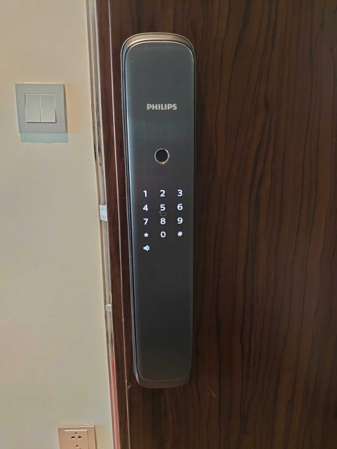 Khoá cửa Philips DDL702E mặt trước