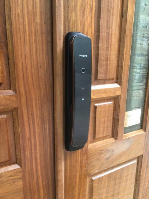 Khoá cửa Philips DDL702E mặt trước