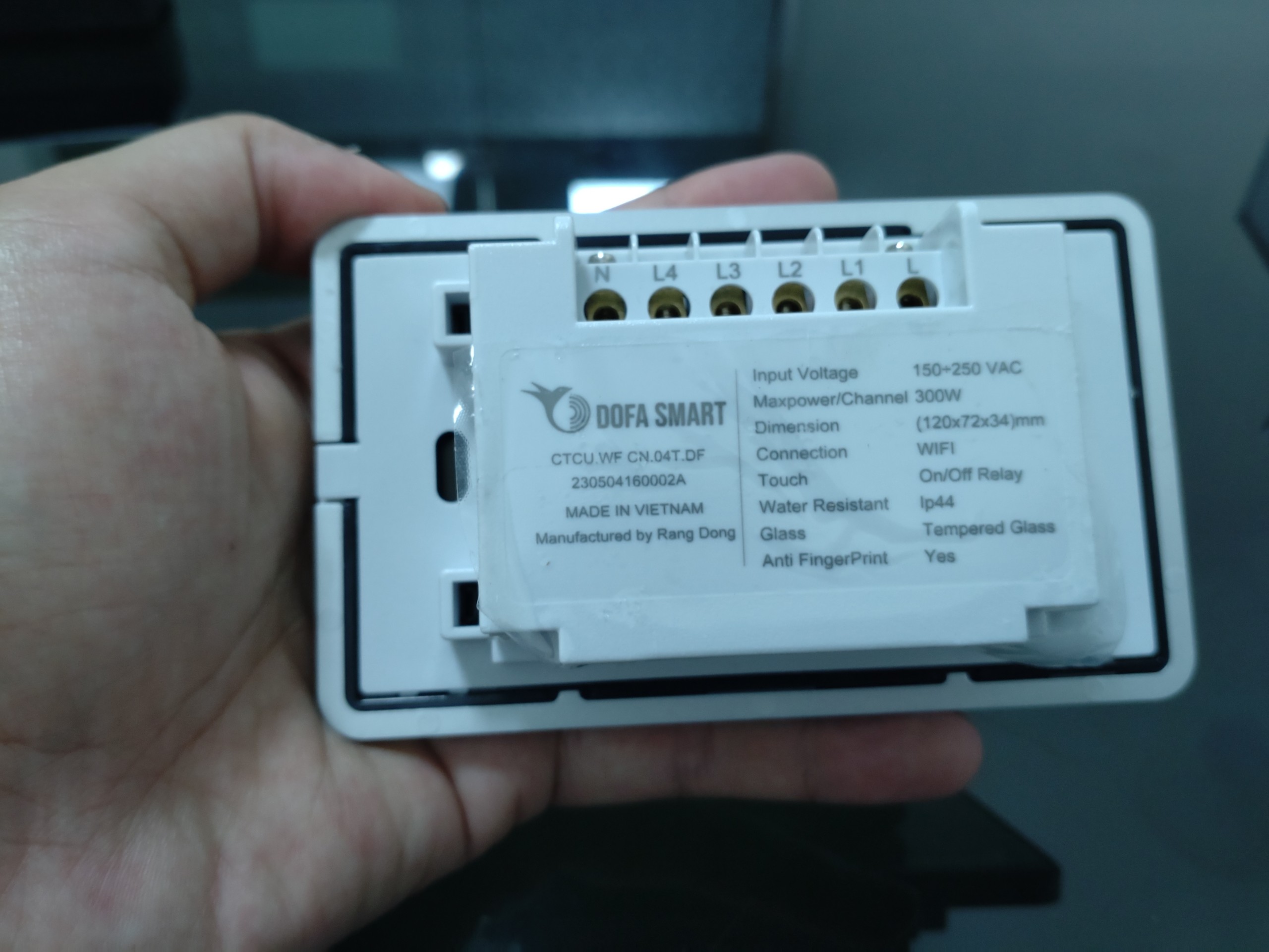 Công tắc thông minh wifi 4 nút bấm Dofa Smart